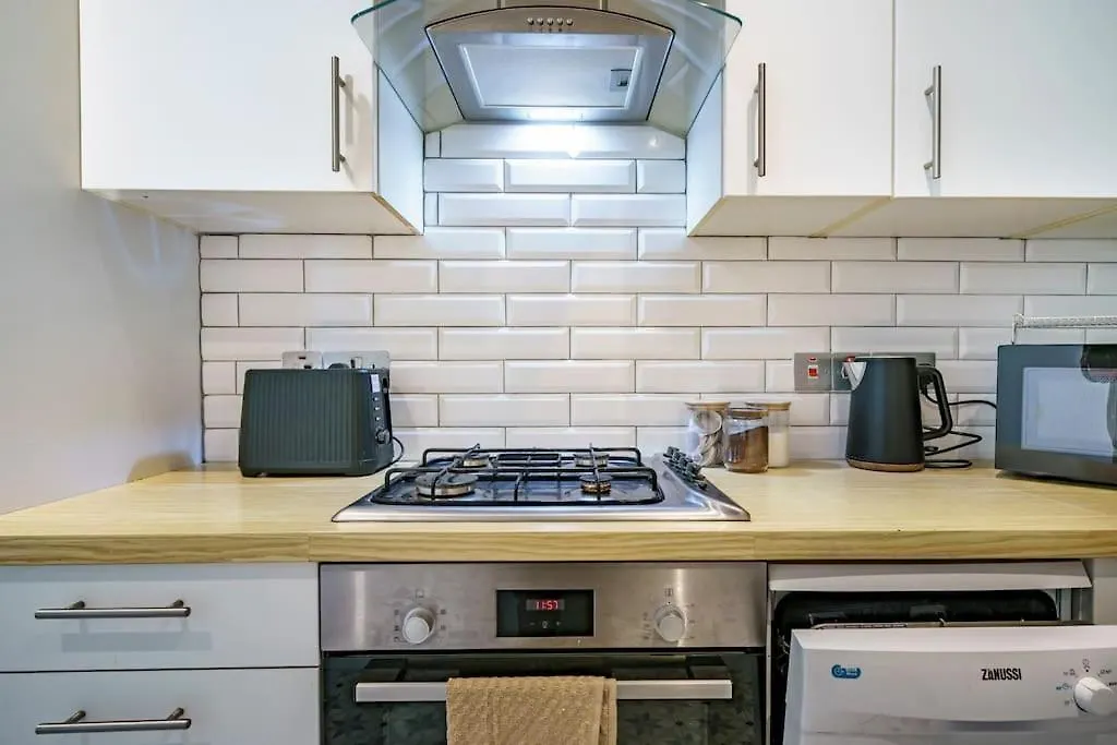 Stylish City Centre 2 Bedroom Apartment With Belfast Cityscape View