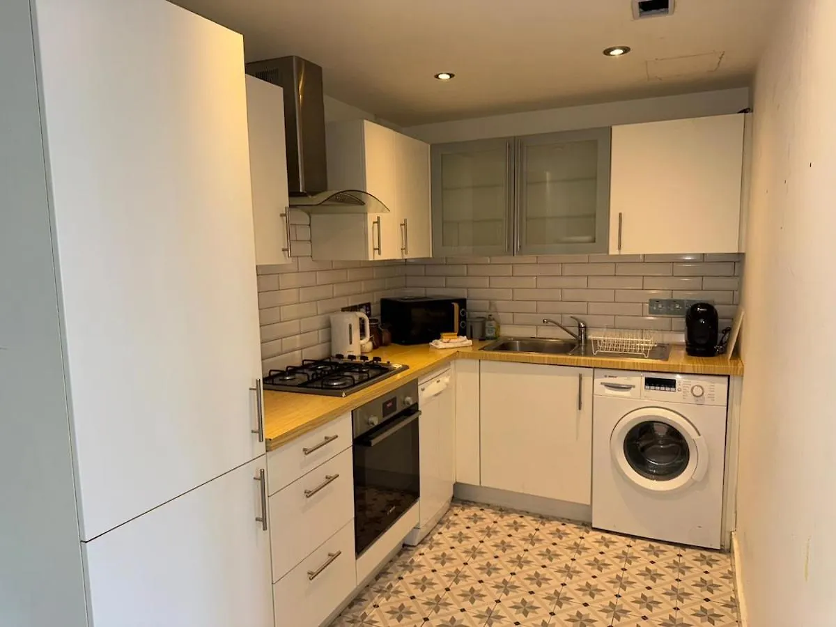 Stylish City Centre 2 Bedroom Apartment With Belfast Cityscape View