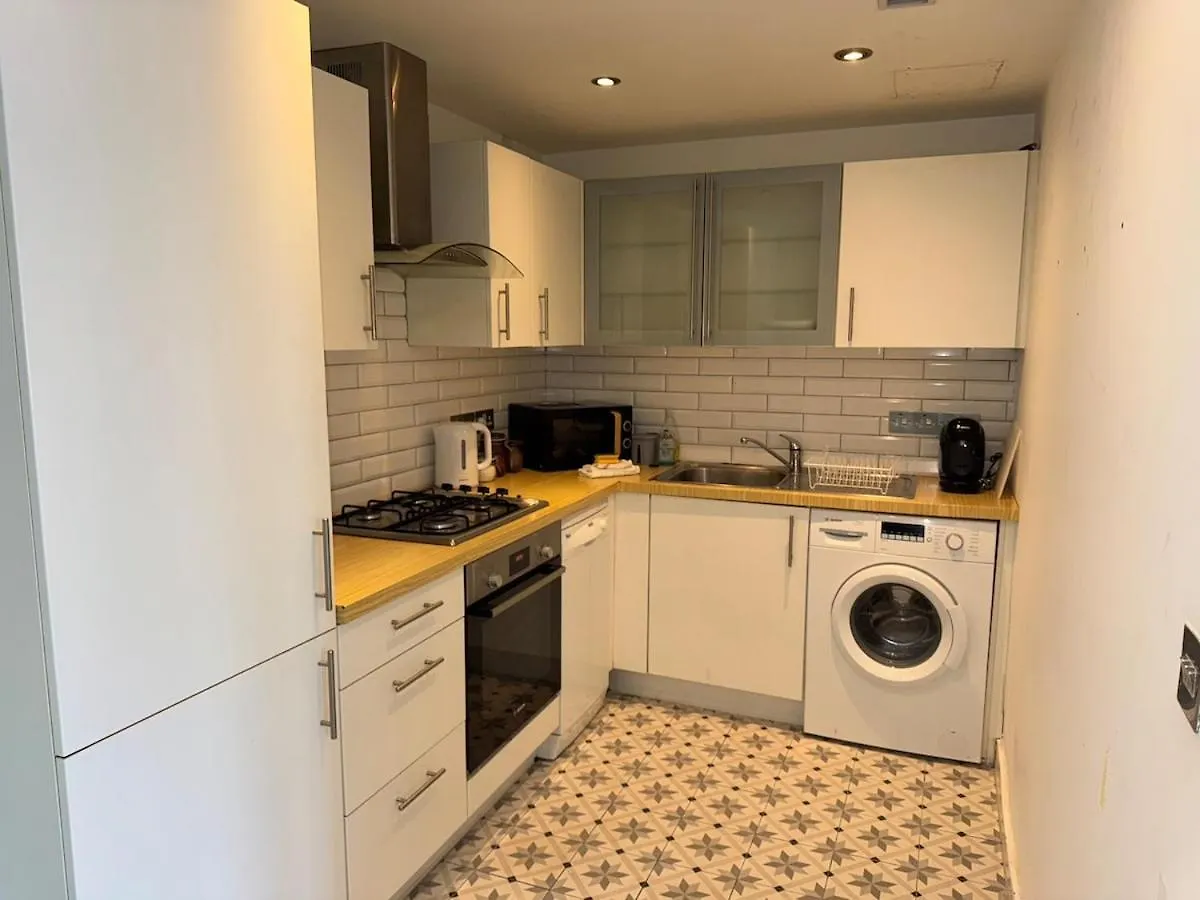 Stylish City Centre 2 Bedroom Apartment With Belfast Cityscape View 0*,