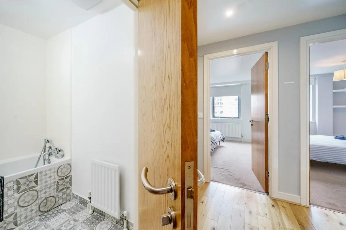 Stylish City Centre 2 Bedroom Apartment With Belfast Cityscape View イギリス