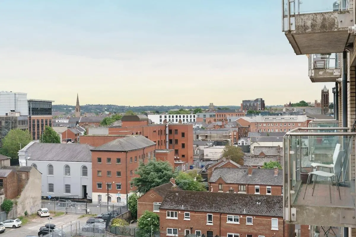 Stylish City Centre 2 Bedroom Apartment With Belfast Cityscape View