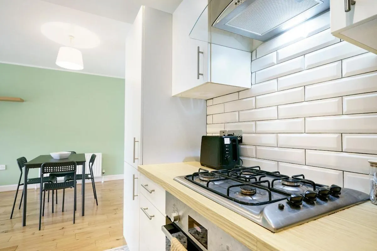 Stylish City Centre 2 Bedroom Apartment With Belfast Cityscape View 0*,