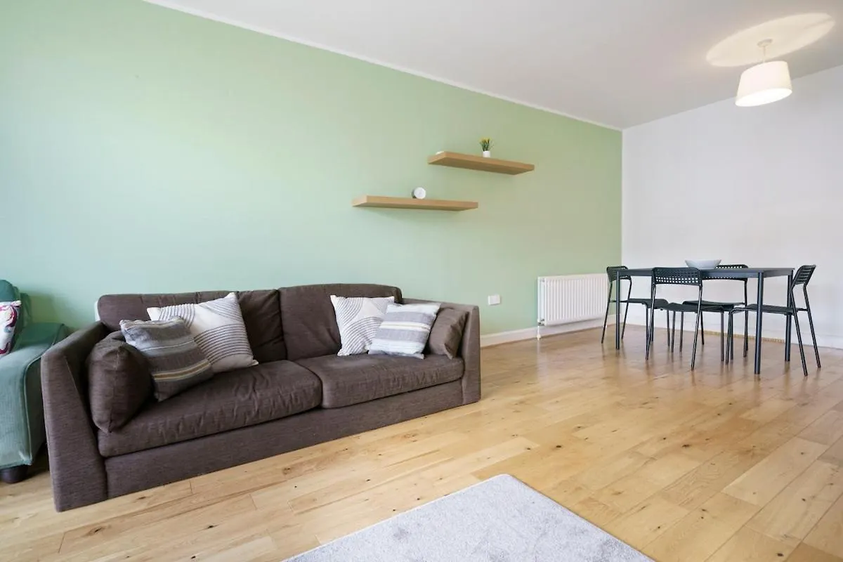 Stylish City Centre 2 Bedroom Apartment With Belfast Cityscape View イギリス