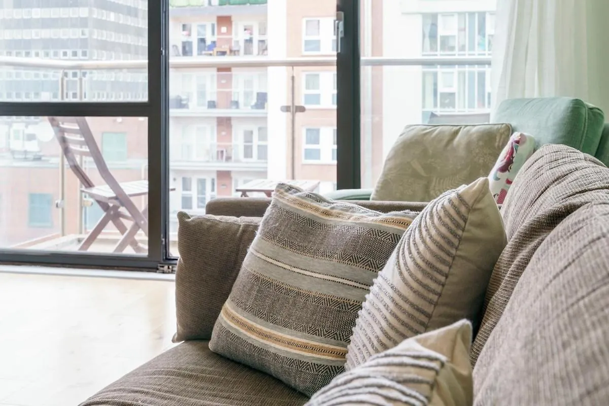 Stylish City Centre 2 Bedroom Apartment With Belfast Cityscape View イギリス