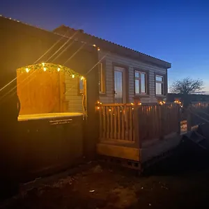 Keepers Shepherd Hut With Hot Tub , Whitby United Kingdom