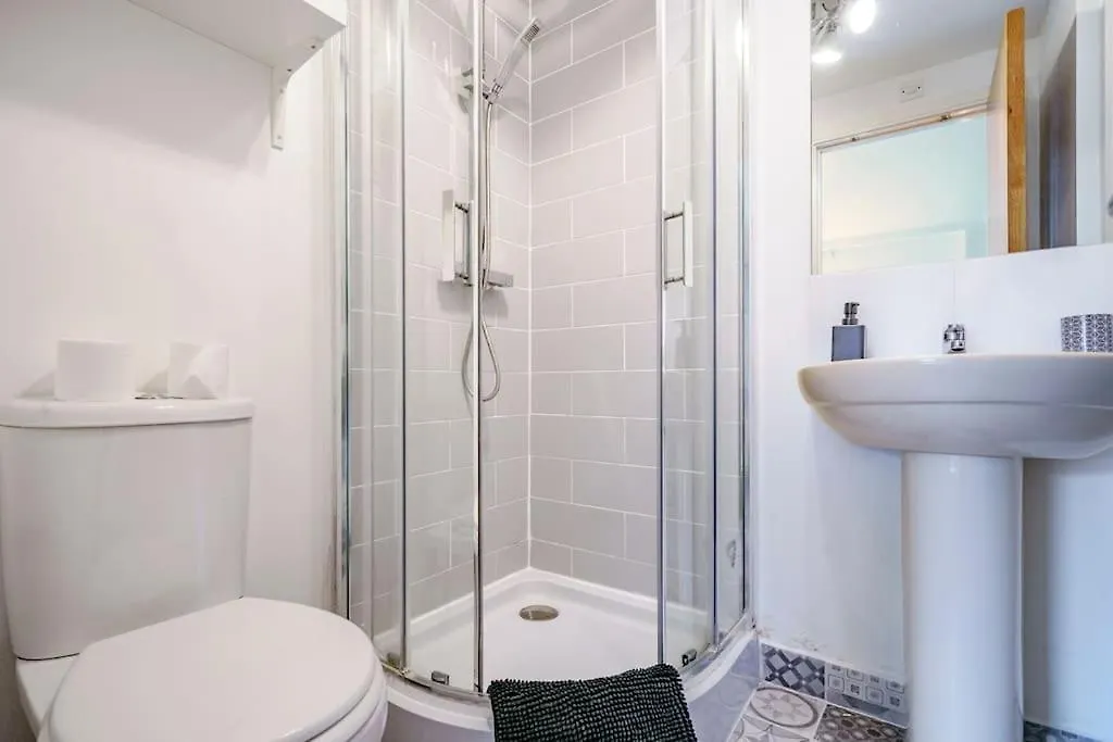 Stylish City Centre 2 Bedroom Apartment With Belfast Cityscape View 0*,