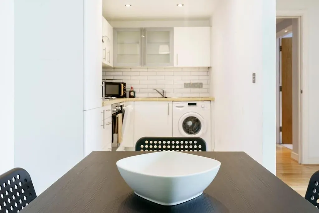 Stylish City Centre 2 Bedroom Apartment With Belfast Cityscape View United Kingdom