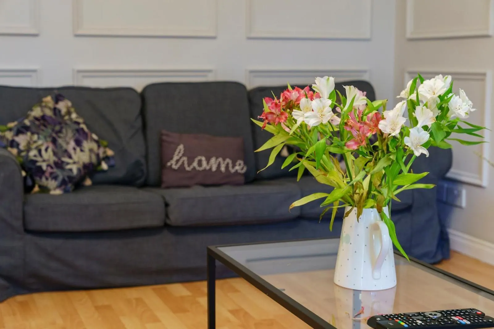 Stylish City Centre 2 Bedroom Apartment With Belfast Cityscape View 0*,