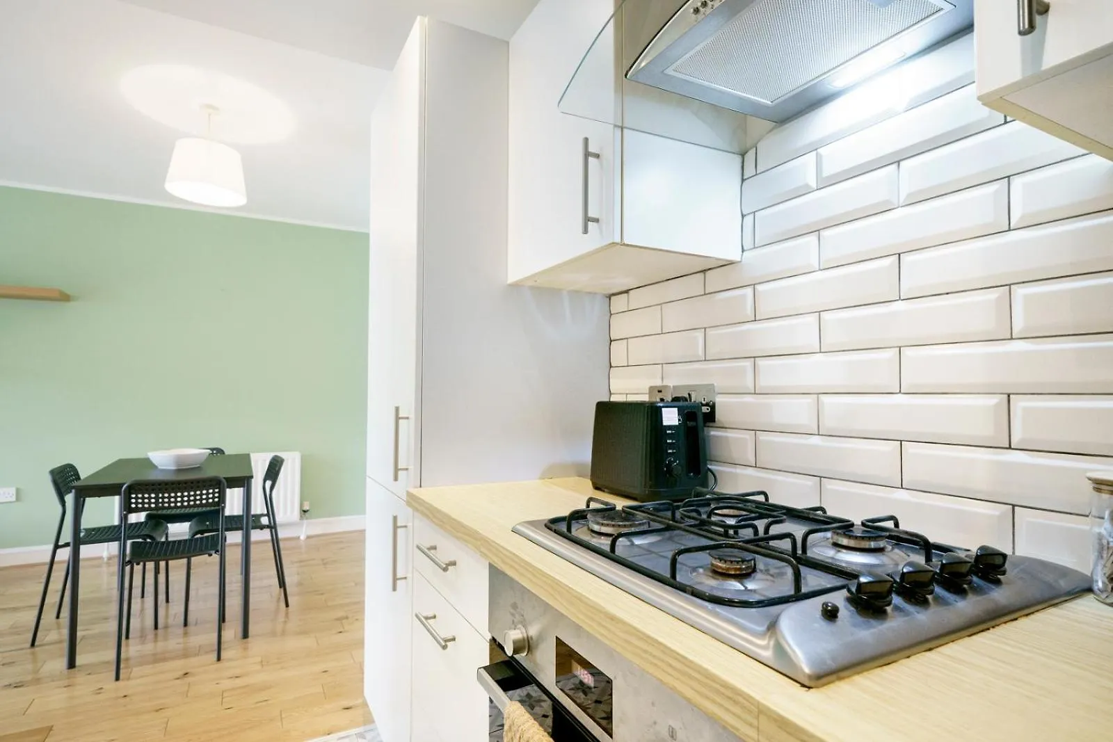 Stylish City Centre 2 Bedroom Apartment With Belfast Cityscape View