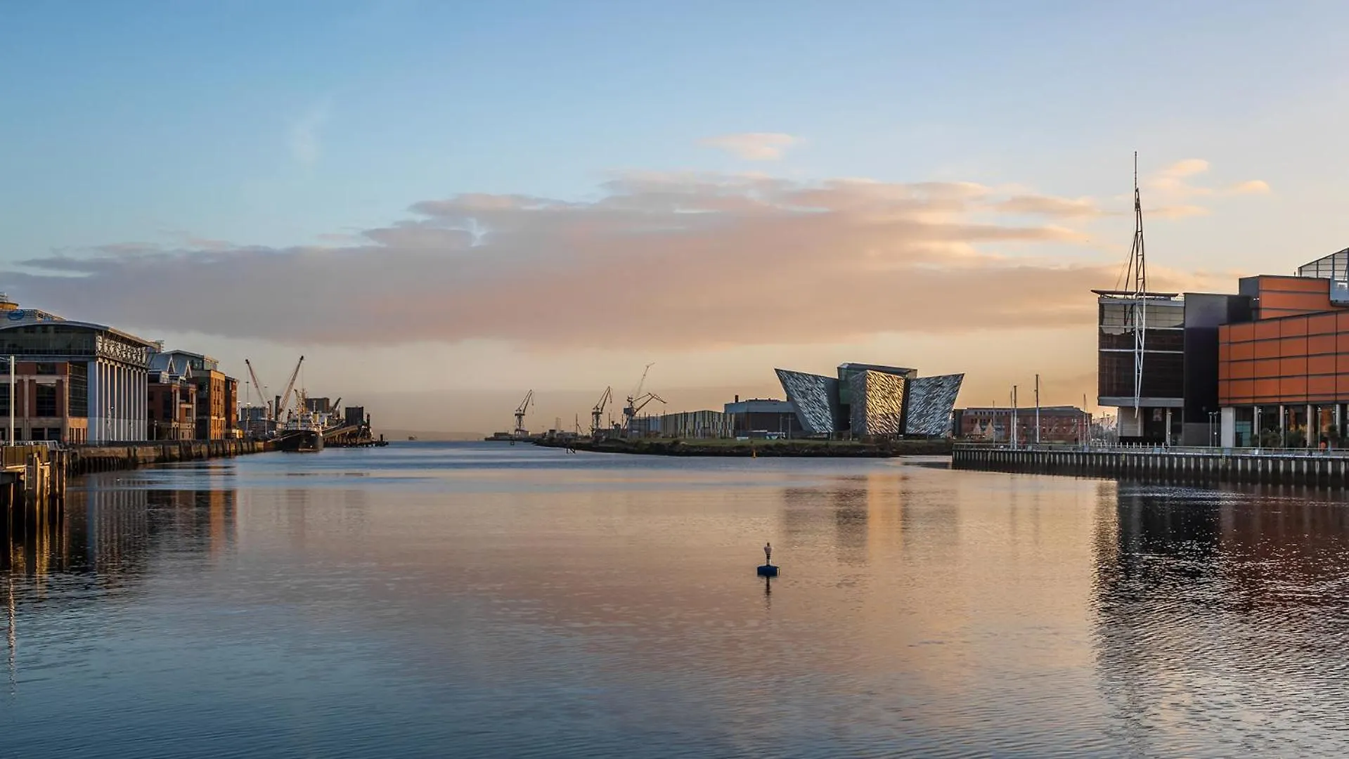 Stylish City Centre 2 Bedroom Apartment With Belfast Cityscape View contacts